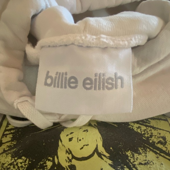 BILLIE EILLISH 2022  CONCERT OVERSIZED SWEATSHIRT  SIZE L - Picture 3 of 4